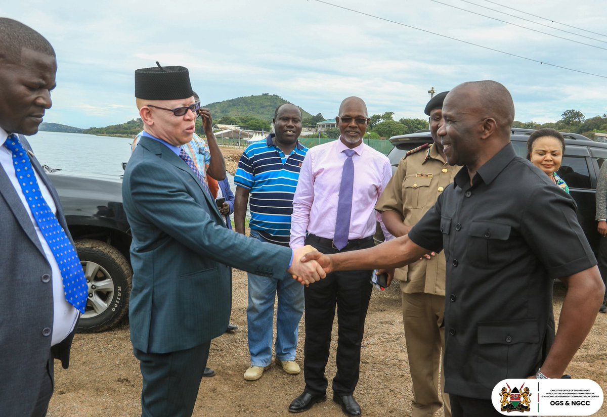 SpokespersonGoK's tweet photo. The Homa Bay Pyer is a ‘port’ in the making, complete with a jetty for cargo, ferry and water bus. It will cut costs by reducing time taken to travel via the lake from 36 to 12 hrs to Uganda, 50 minutes to Siaya, 1hr to Kisumu,
#GoKDelivers
#KKDelivers
#NoHomaInHomaBay https://t.co/WkglUO9tvy