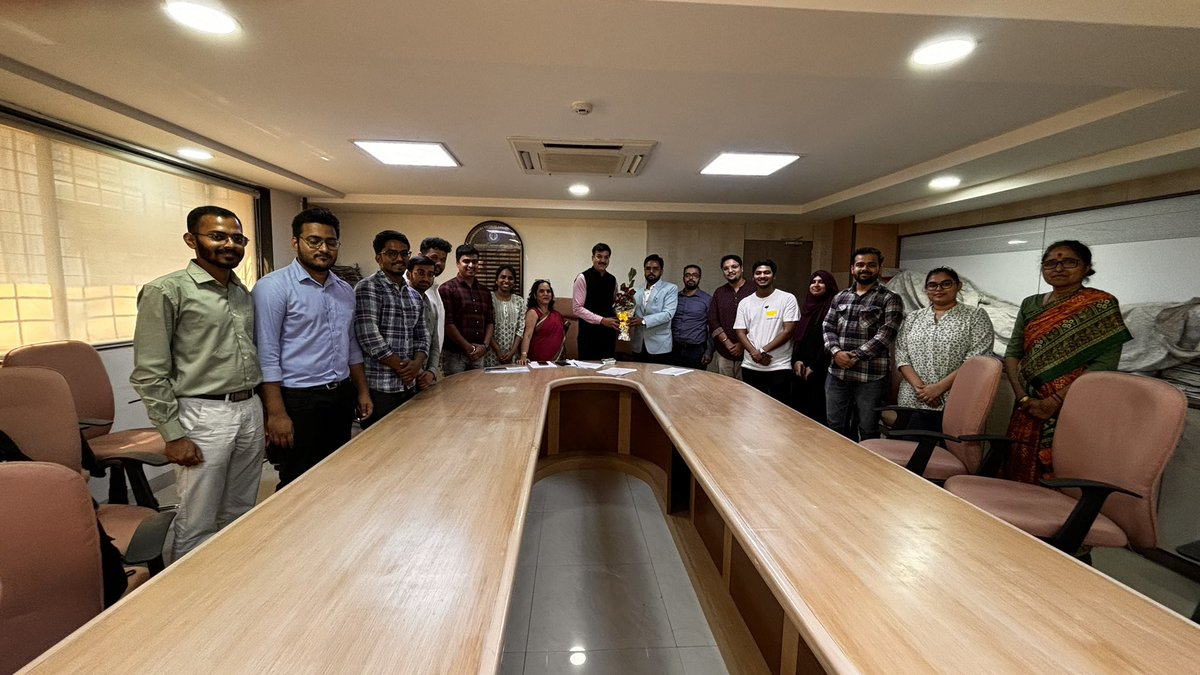 apurva_999's tweet photo. Team AIMSA-FMSW welcomed newly appointed “Administrator” of Maharashtra Medical Council Dr.Vinky Rughwani sir on behalf of association,students and parents and had a brief discussion about current issues of FMGs and were assured of quick intervention and help regarding https://t.co/uBs7ZOu0Ef