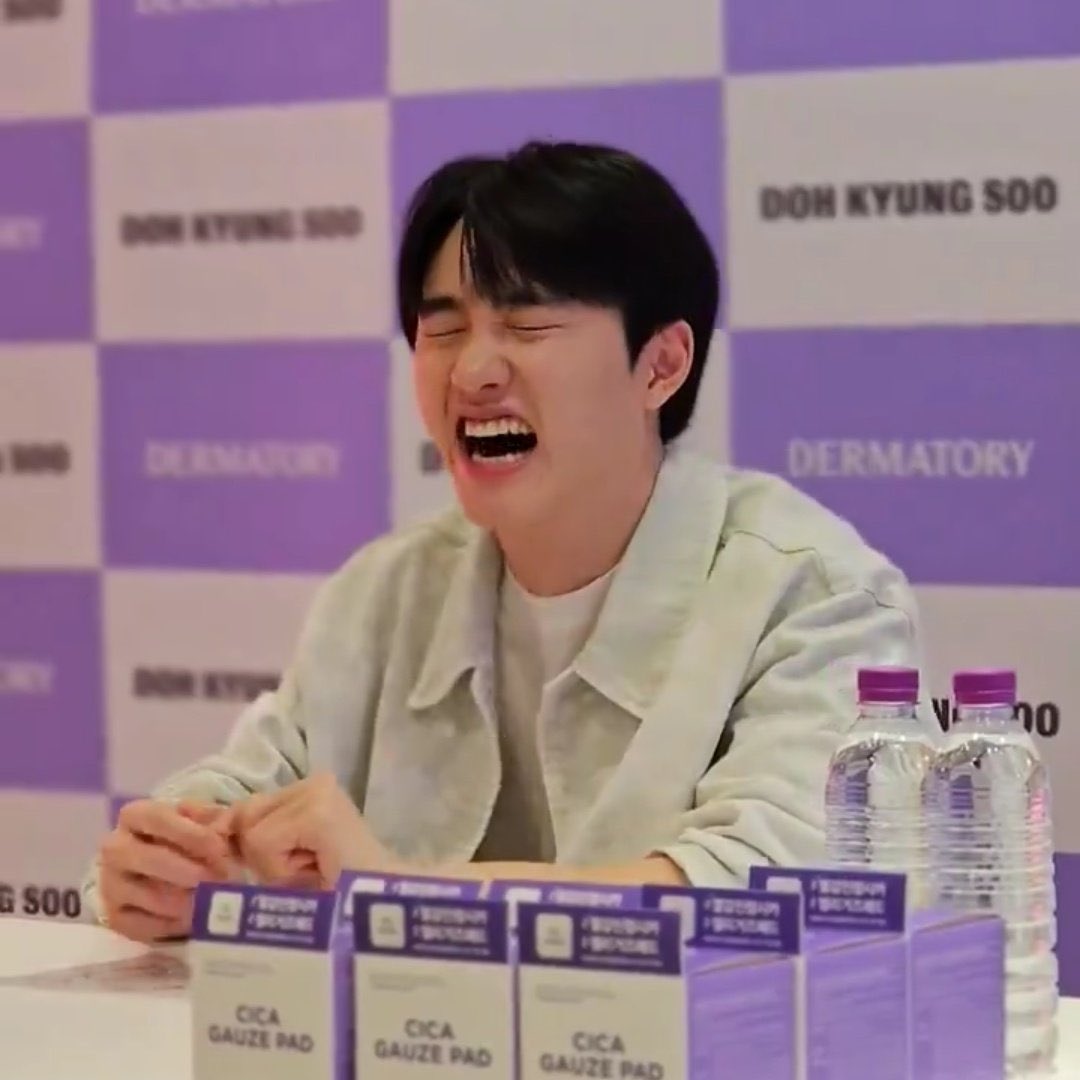 aemsoo's tweet photo. It’s not just a smile but its Kyungsoo’s smile. Dandanies I think we need to set our goal to make Kyungsoo laugh and smile. 😂😂 https://t.co/oiJoY285fg
