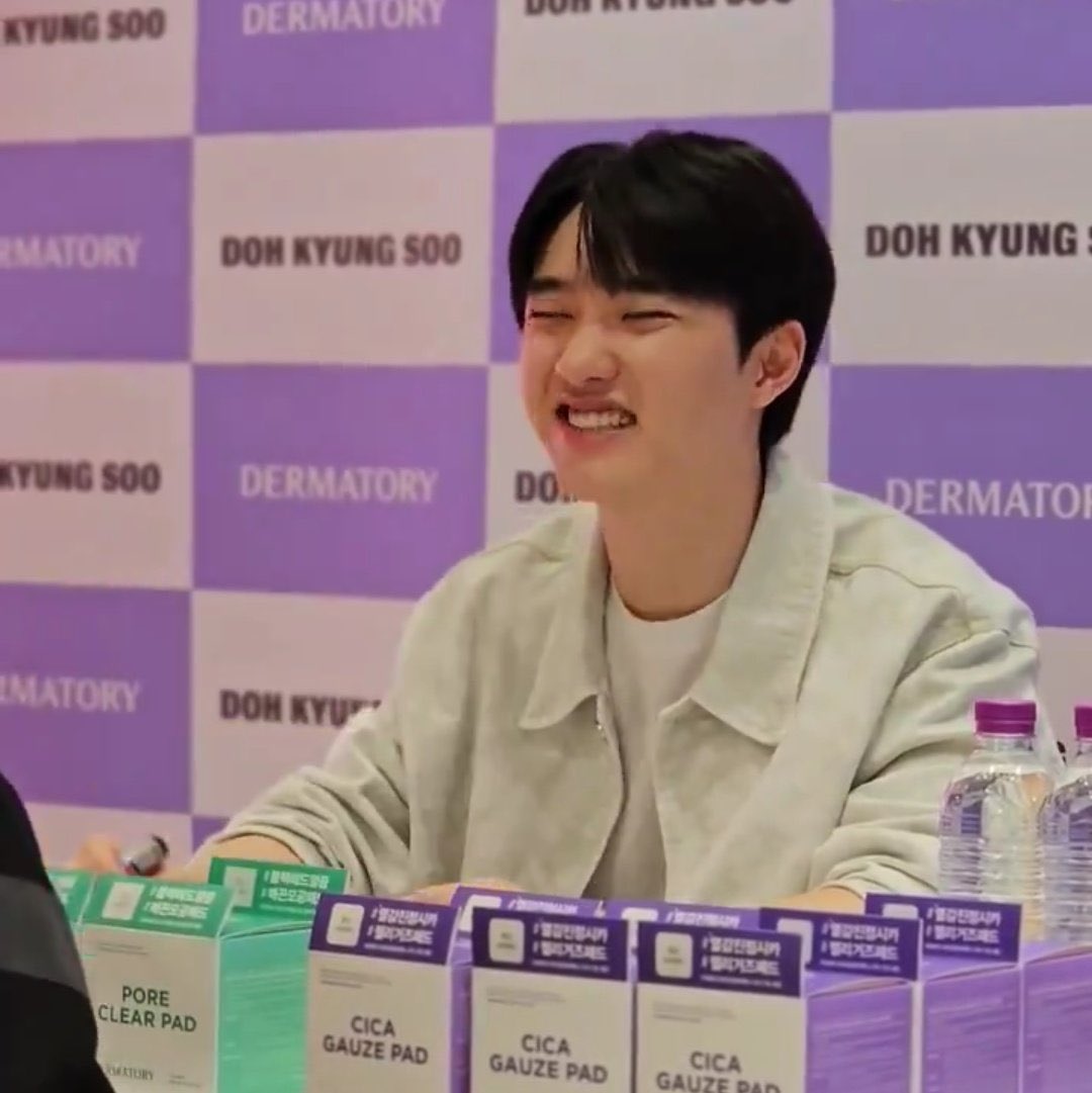 aemsoo's tweet photo. It’s not just a smile but its Kyungsoo’s smile. Dandanies I think we need to set our goal to make Kyungsoo laugh and smile. 😂😂 https://t.co/oiJoY285fg