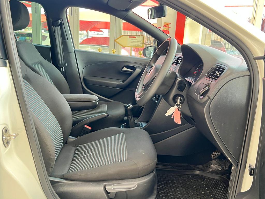 REALHAZEL_CAR's tweet photo. Price Dropped 

2023 Volkswagen Polo Vivo Hatch 1.4

Mileage: 26  000km
Transmission: Manual
Color: White  
Fuel: Petrol
Body Type: Hatchback 

Cash Price: R245 000

Installment EST R 4980pm

Call or WhatsApp 068 442 3162 

WhatsApp only 076 934 9110 https://t.co/2yiTOlvoan