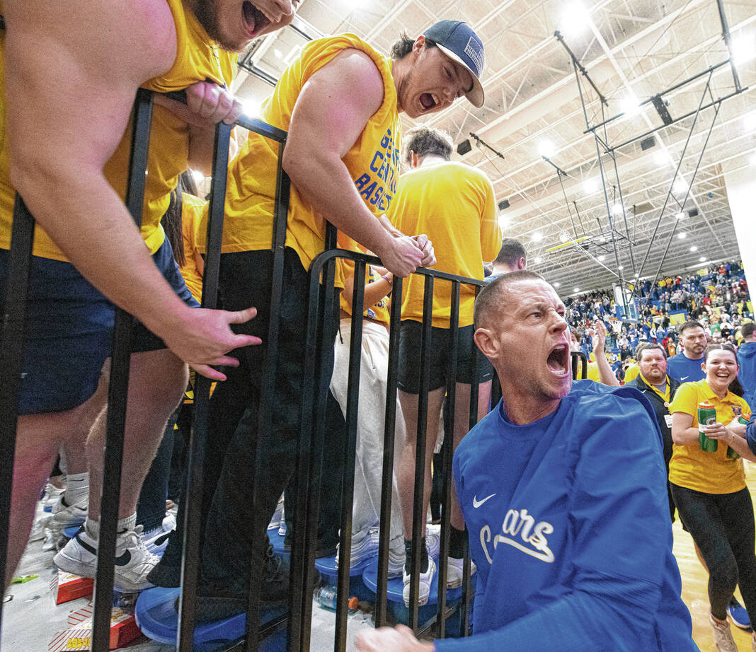 Finding a way: Greenfield-Central beats tourney nemesis Anderson dlvr.it/T3Pbvb