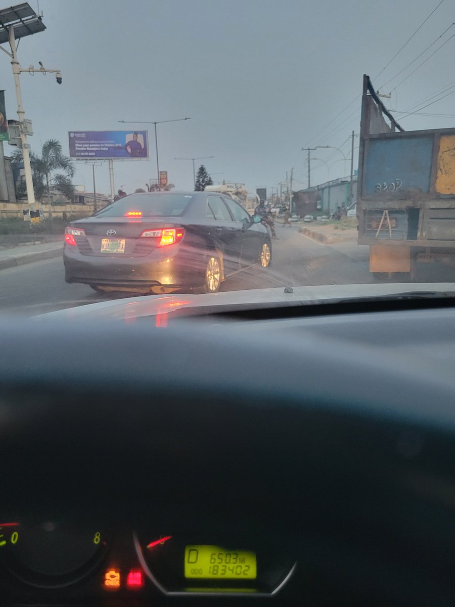 Teejay_Mohammed's tweet photo. It's only in Nigeria that the president is coming to town and  roads more 2km are blocked towards airport causing unnecessary traffic and hardship to its citizens.This is unacceptable .Ikeja is on lockdown going to work this morning. @jidesanwoolu @Mr_JAGs New day New suffering https://t.co/EofXWGWay2