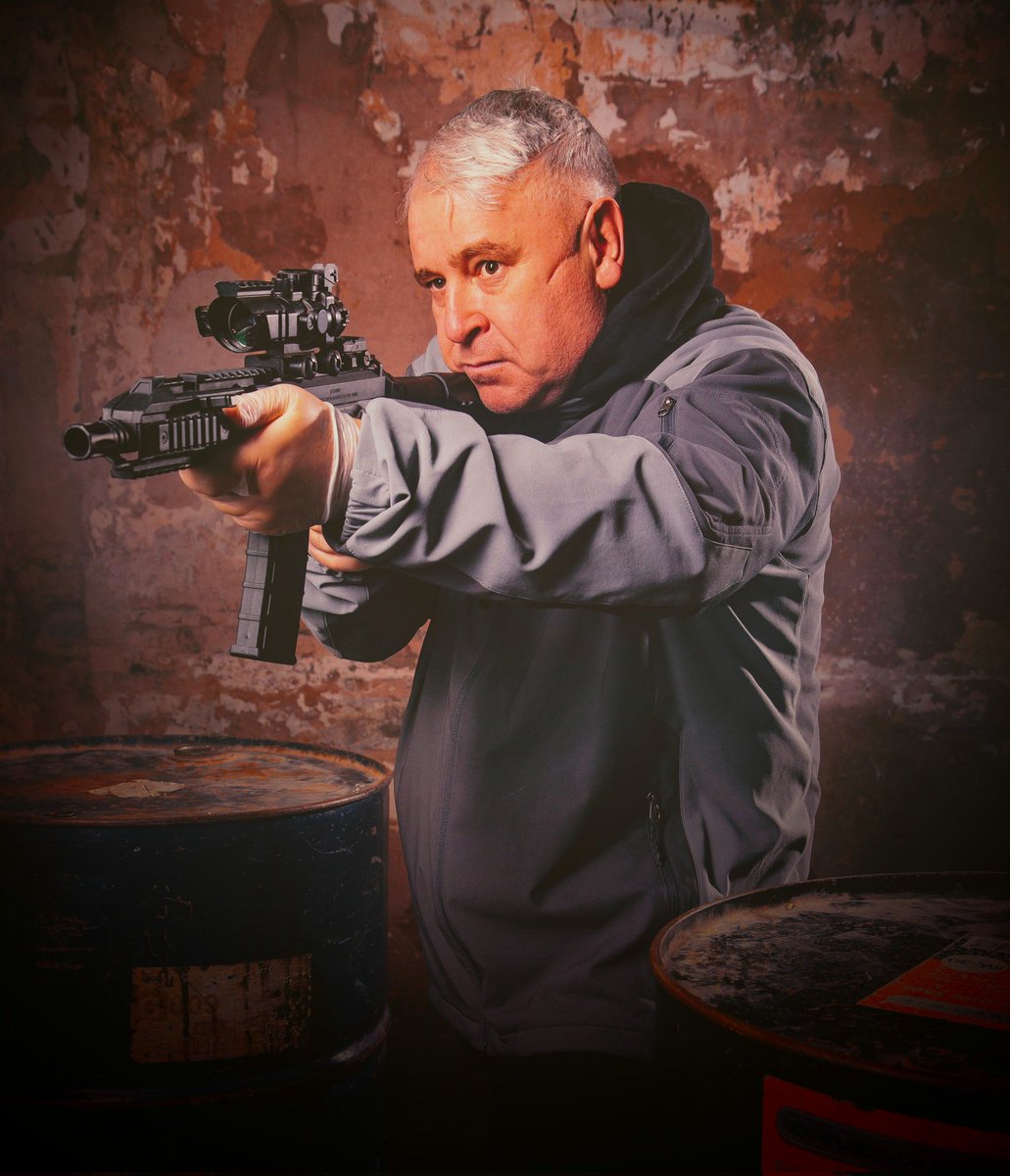 SkiptonStudios's tweet photo. Life long learning...
Is my thing for #2024 & the years ahead.
As well as making a professional script, pitch deck, further #books from me & my pals stories aka:
"A DRESSER'S STORIES"
#firearms #tv #film #sullyladfilm #escapingmumsdying #cavetownbaby #adresserstories https://t.co/10fK5WU4DG