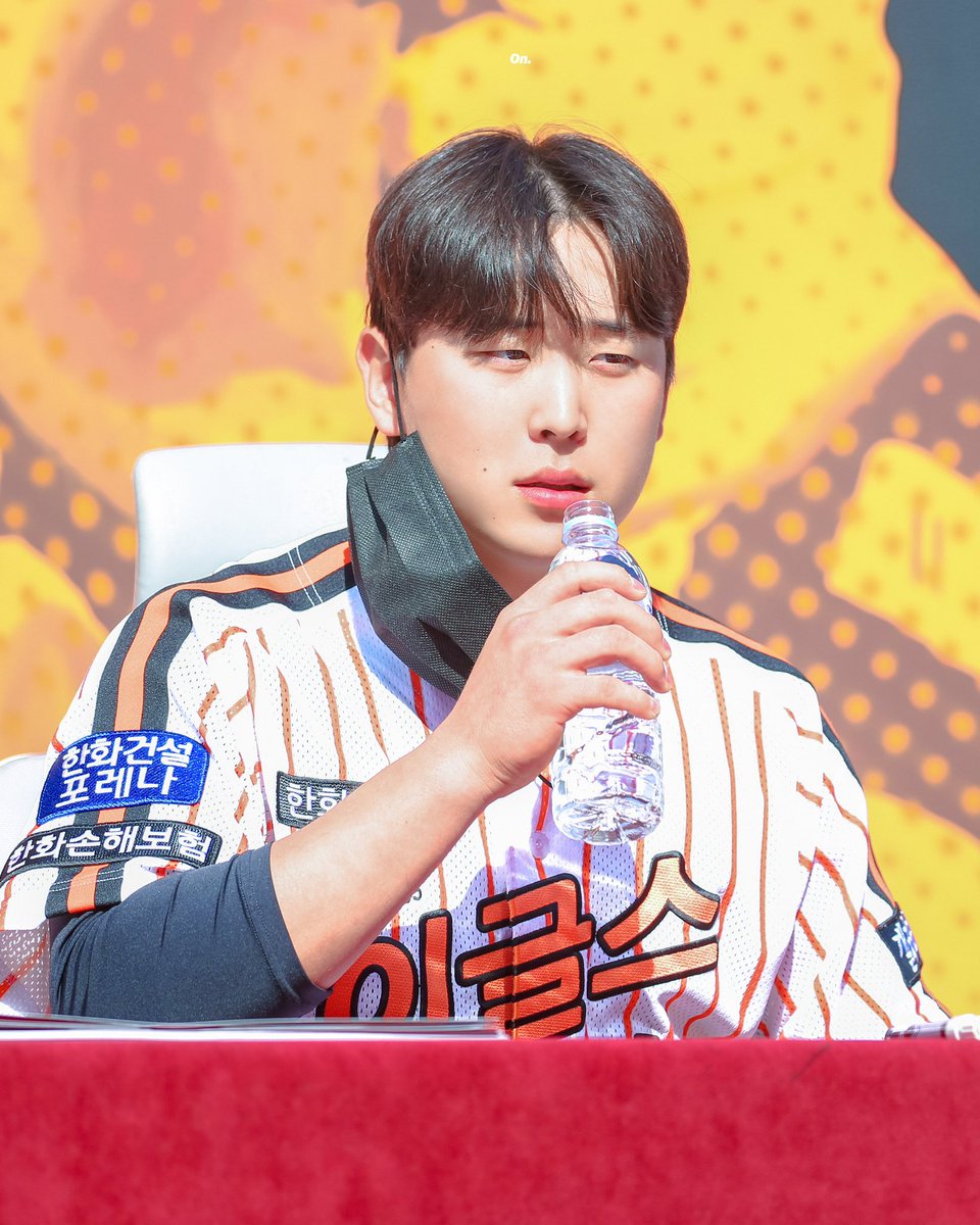 사삼이 tweet media