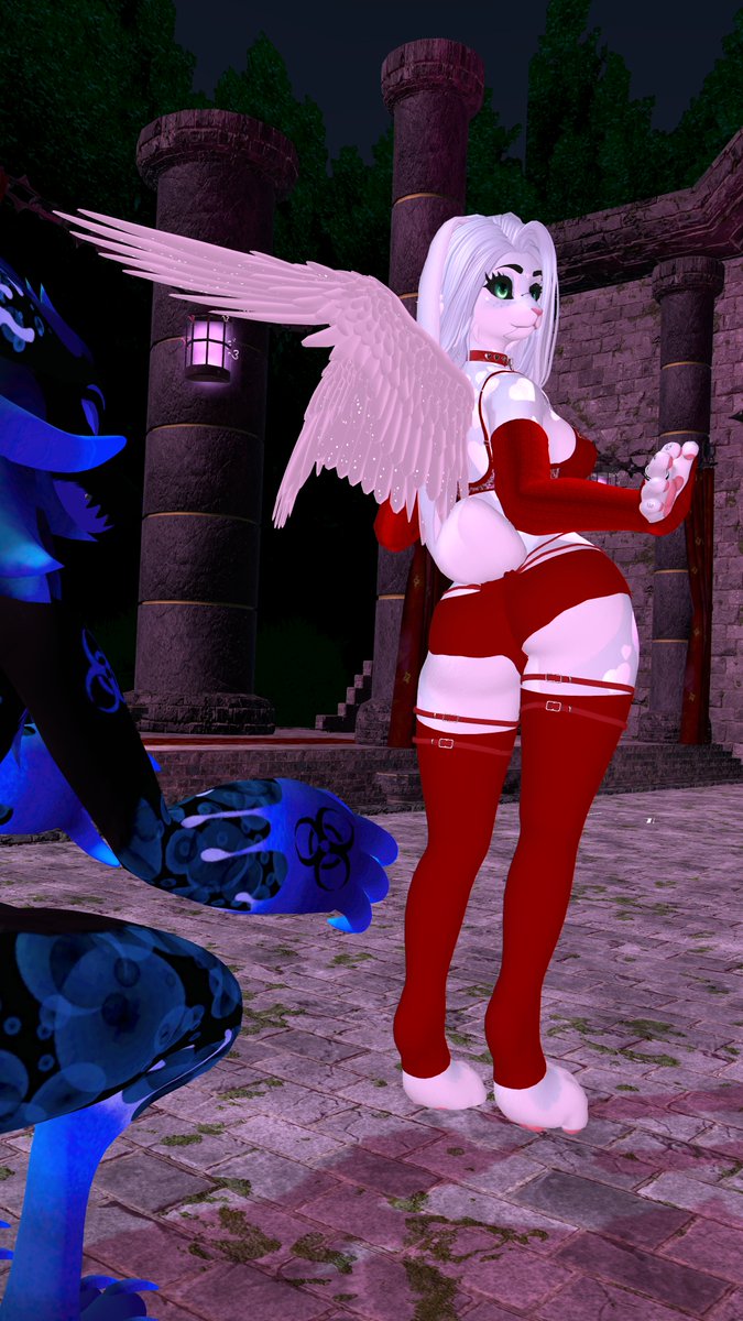 Showing off some of our Furry dancers from back when we did our EU Valentines day event. 💜🤭

Photos taken by CrystalDemencia

#VRChat #VRC #vrchatcommunity #Furry