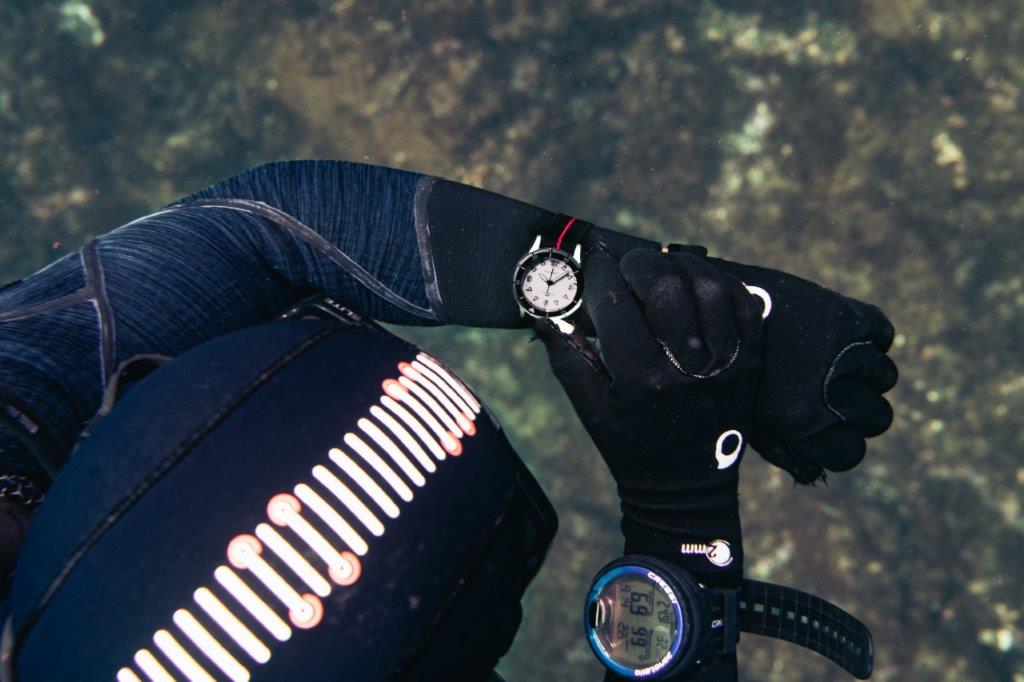 FoliotWatches's tweet photo. Our quick-adjust bracelet and proprietary strap with special clasp makes it easy to get the perfect fit  Grab a discounted FOLIOT watch today, now on Kickstarter  https://t.co/pJNOJr335X #lovewatches #gooutdoors https://t.co/LUpVYUeXzg