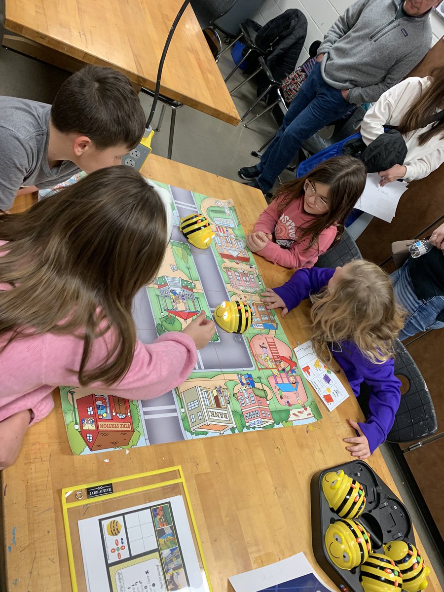 MissSullyTech's tweet image. Such a great turnout for Family Night! @TRLSDjackets @MeganRivet @STEMKellyM