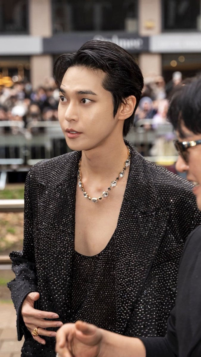 kdysource's tweet photo. Shining shimmering splendid

#DGFW24xDOYOUNG #DGFW24 https://t.co/XNqhQUu84i