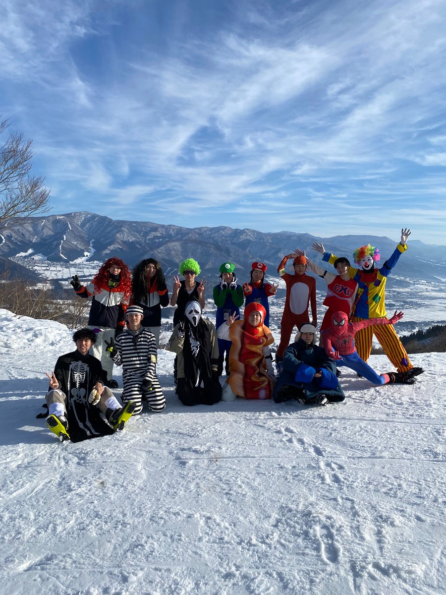 meiji__freena's tweet photo. #春から明治
新入生の皆さん合格おめでとうございます🎉
FREENAは生田キャンパスにあるスキーサークルです！スキーに少しでも興味がある人はぜひ新歓ブースに遊びに来てください！ https://t.co/qrRmbZKtnK