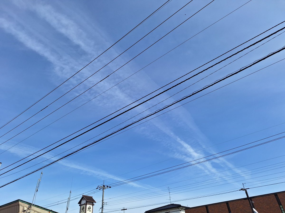 trawoman's tweet photo. 地震雲じゃありませんように、、、🙏
これ以上、恐怖を感じながら暮らしたくない💦
金沢、耐えて！！ https://t.co/JCmmuohKwM