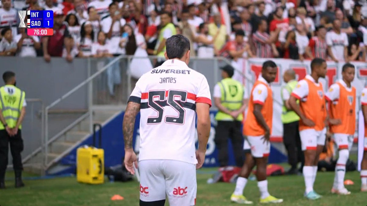 Mugdany's tweet photo. James Rodríguez y sus primeros minutos en el Campeonato Paulista. #SPFP @jamesdrodriguez https://t.co/lIh9HAYP9R