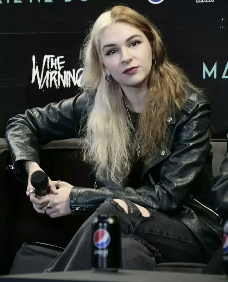 TheWarningZ's tweet photo. Cuando Dany era un Duvalin. 🥹❤️
(No duró casi nada como Duvalin XDDDDD)

@TheWarningBand2 #TheWarning #TheWarningRockBand #TheWarningLovers #Rock #GirlPower #México #Fans #TheWarningFans #RockGirls #RockBand #DanielaVillarreal #PaulinaVillarreal #AlejandraVillarreal https://t.co/Xaj2AA8ilH