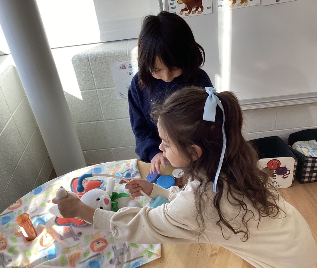 MsAcosta220's tweet photo. Veterinary Clinic now open! #PetUnit @TeachStrategies @BarringtonELC πΆπββ¬ https://t.co/1vSJcNUM1x