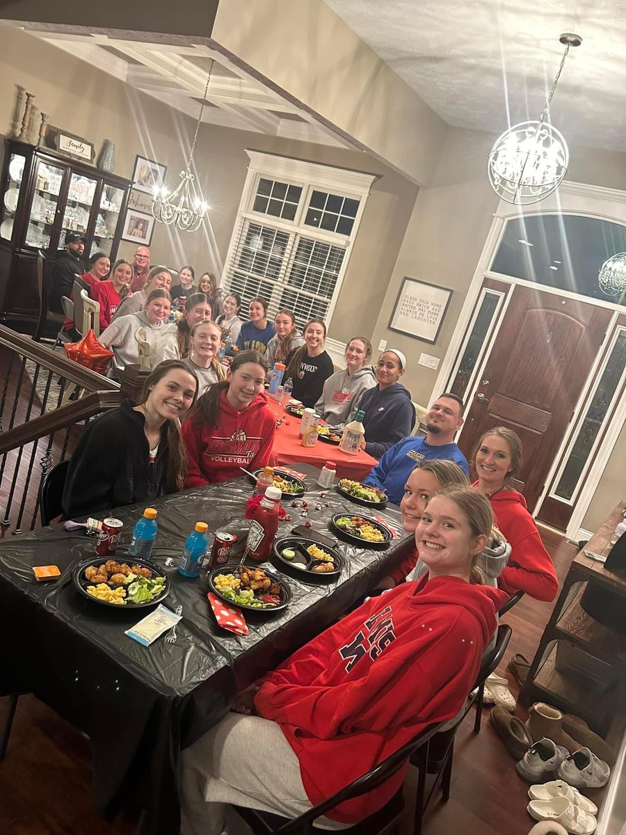 GHSTitanHoops's tweet photo. We would like to send a special thank you to the amazing @ChathamJaycees for sponsoring our pre-state dinner! What an incredible group who continues to do amazing things for our community! 

Thank you!! We appreciate you❤️🏀 https://t.co/fpsqFjMpPD