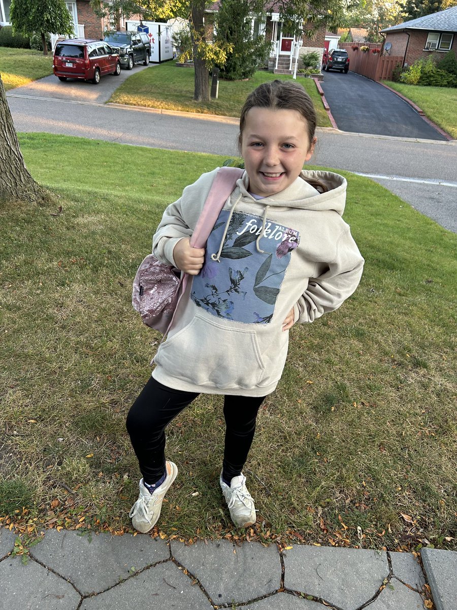 cece_munro's tweet photo. Day 1 9 of trying to get Kiera the #22hat. She will be at Toronto opening night section 510, row 6 seat 3 @taylornation13 @taylorswift13 @tswifterastour #ErasTour https://t.co/vWFRO7FPwP