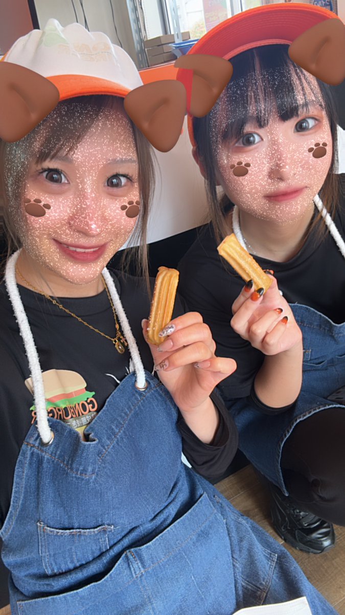 ruka_little's tweet photo. 2月もありがとうございました☺️
2月最終日はまゆとGONバーガールしてるよ🍔👧　肉の日やしGONバーガー食べにきてね✨朝から2���でチュロスつまみ食い🤤 https://t.co/jWqUTJXI5W