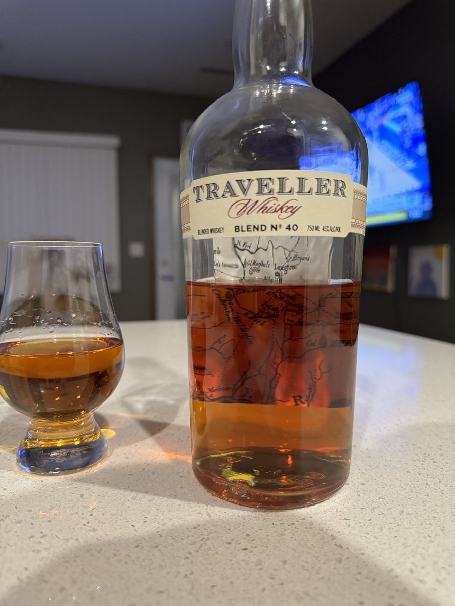 ToofsBourbon's tweet photo. A little Traveller and Creighton basketball to end the day! 🥃🏀
#traveller #creighton #whiskey 
#relaxing #Wednesdayfeeling #MarchMadness https://t.co/rb8nKivBjQ