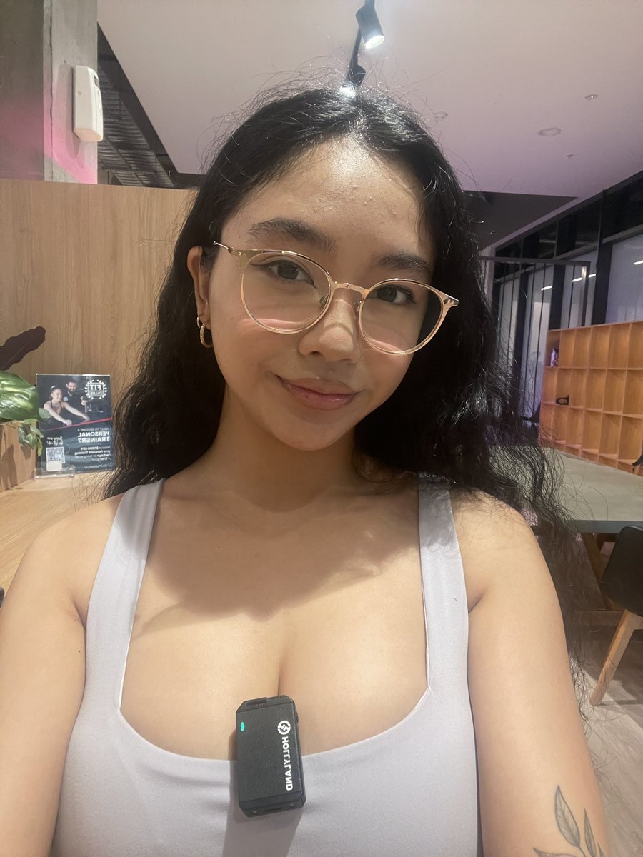 sofiablushes's tweet photo. LIVE GYM STREAM 
https://t.co/T7n1FLdfGN 

#asiangirl #glassesgirl #fitness https://t.co/hXN7hdncqK