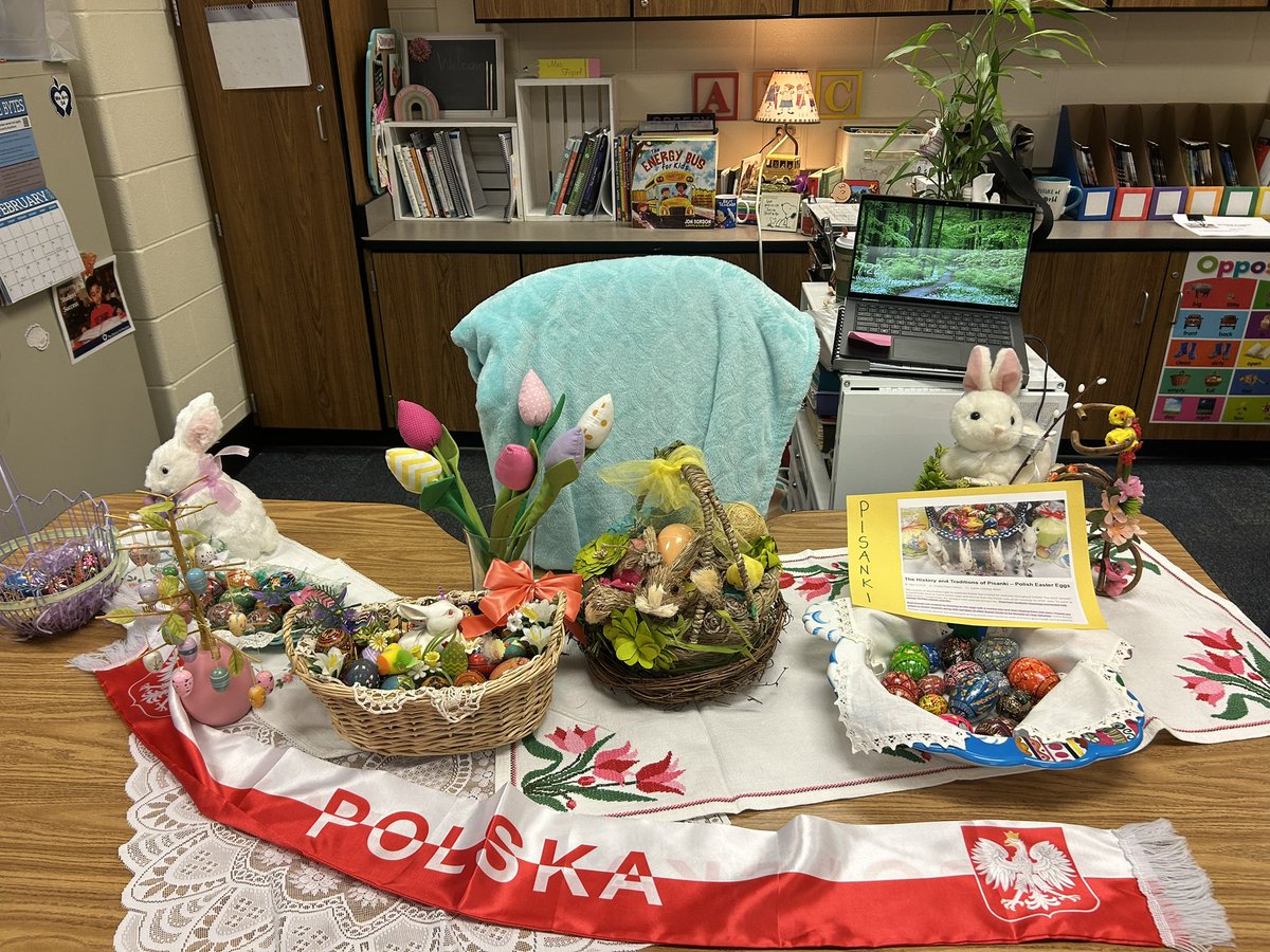 ms_kapecki's tweet photo. We had so much fun tonight with our Stevenson families at Multicultural night! Thanks for traveling the world with us! 🌎 #BeStevenson @Stevenson_D54 https://t.co/V49UIFUtTz