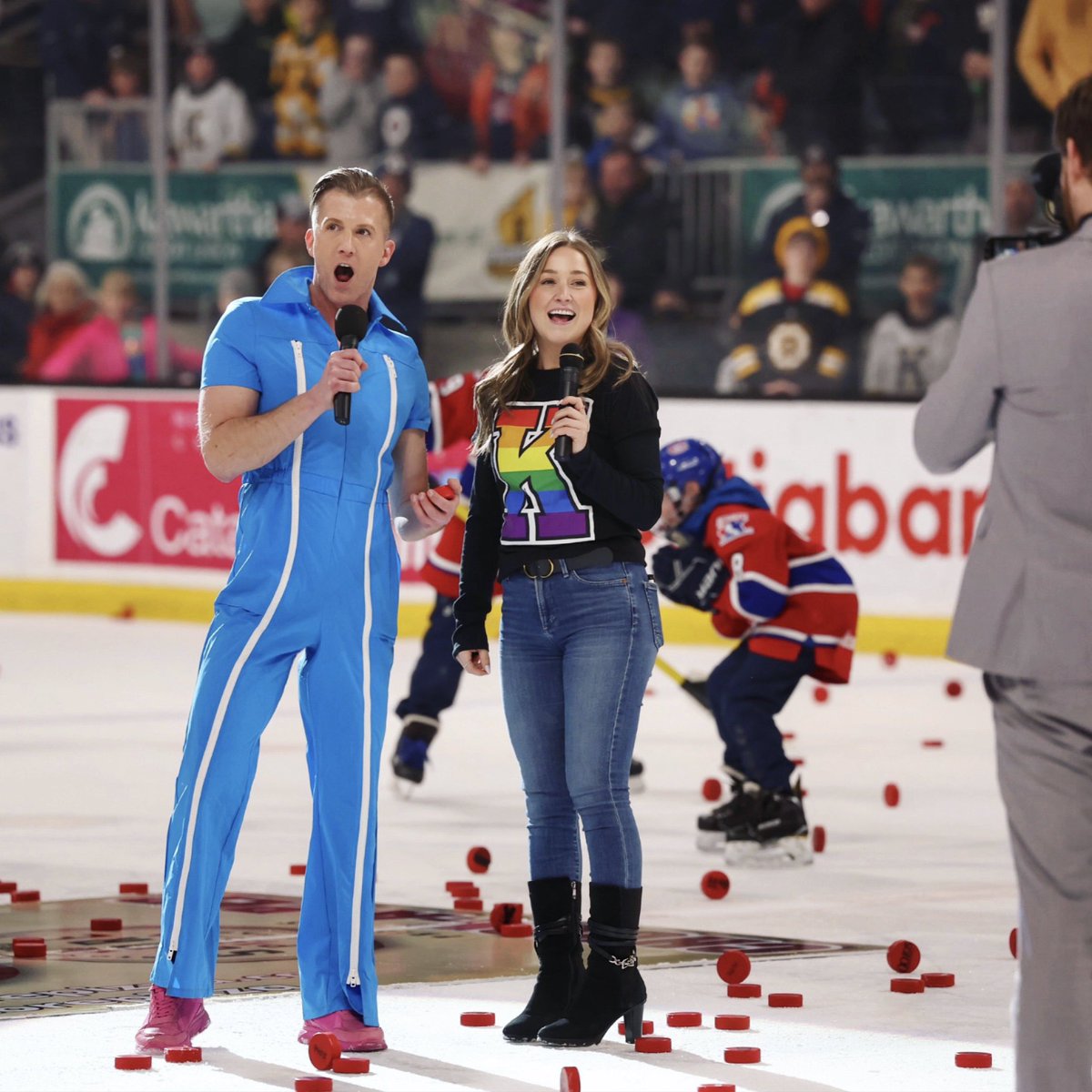 ifyouseekjesse's tweet photo. YaY sPoRtSโผ๏ธ They say #hockey is a game of inches.. right? ๐ง Anyway, I can confirm that the gays do know a thing or eight about that! ๐๐
Looking forward to hosting the @KingstonFrontsโ ๐ณ๏ธโ๐ #PrideNight ๐ณ๏ธโ๐ again this Friday at @SlushPuppiePL. ๐คฉ๐ฅ
๐ #Ygk #gofrontsgo #LGBTQ https://t.co/FcyJZYNkn8