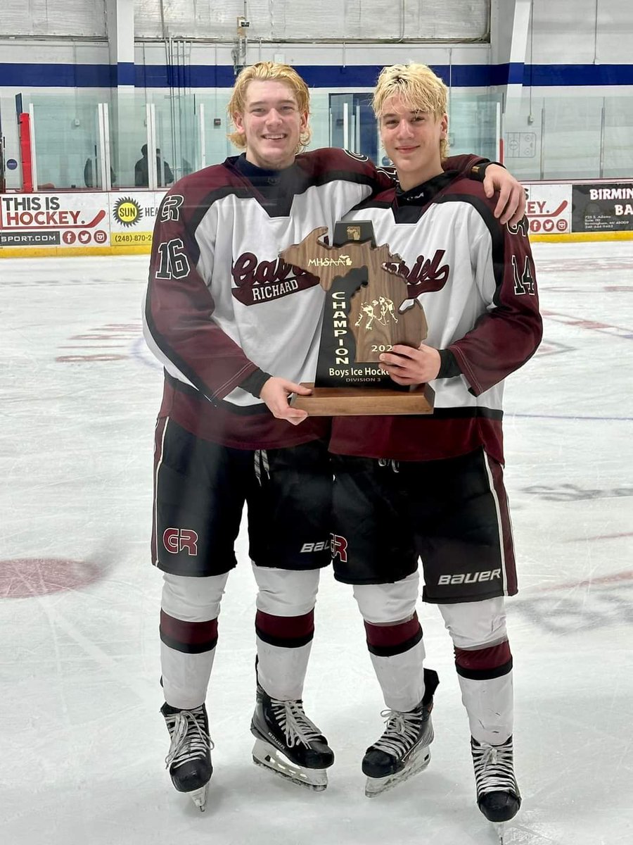 BradCook88's tweet image. Metro East Champs
Regional Champs
Saturday we keep it rolling at home! #gabrielrichardhockey #bradcook