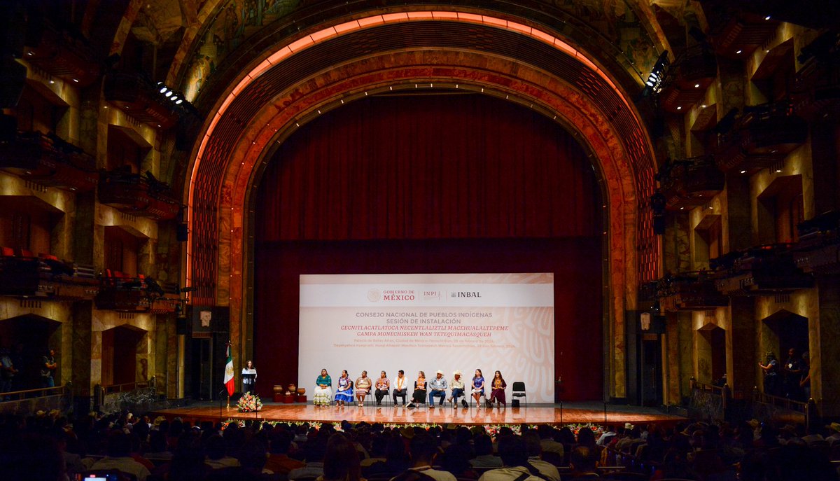 bellasartesinba's tweet photo. Hoy, en un acto histórico, el @PalacioOficial recibió a más de 300 representantes de todo el país que tomaron protesta para instalar el Consejo Nacional de los Pueblos Indígenas y Afromexicanos, y en cuya sesión, la directora general del #INBAL, Dra. @LucinaJimenez y el director general del @INPImx, Adelfo Regino Montes firmaron un convenio de colaboración en educación artística y preservación del patrimonio de las culturas originarias.