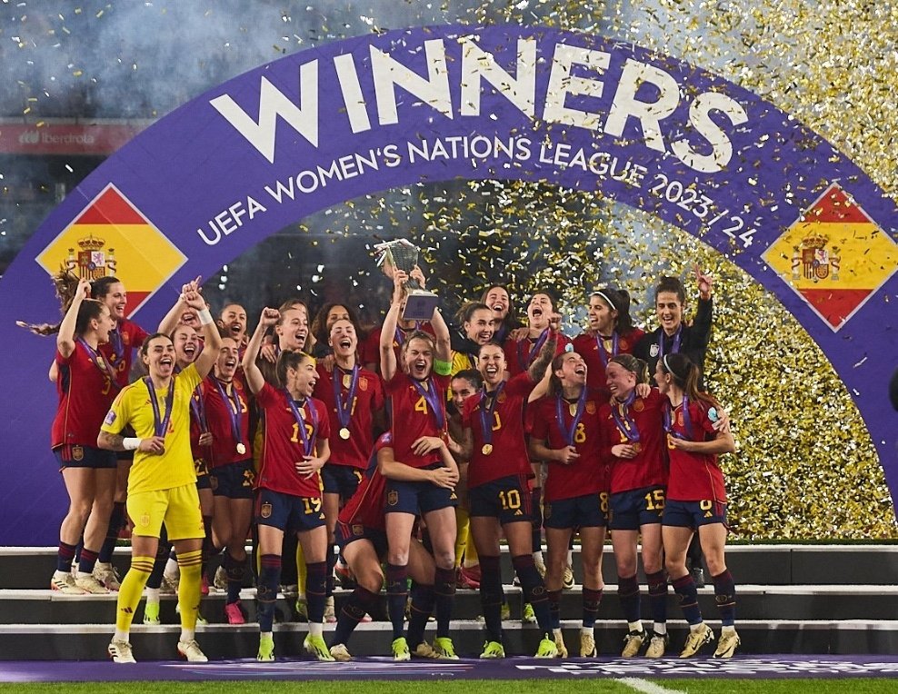 Enhorabuena Chicas!! #seleccionEspañola 😀👏🎉
#UEFANationsLeague #APorLosJJOO