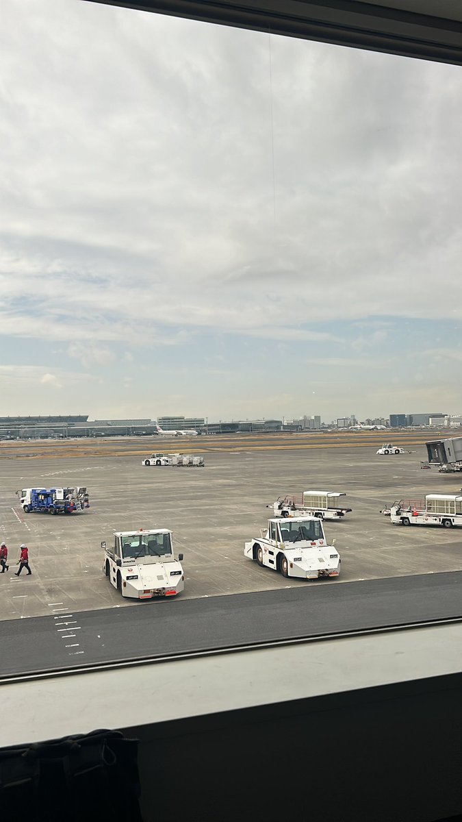 #KYOKO先生の札幌合宿
3度目の札幌です。
過去の自分と比べてみると少しは成長してるのか。
このひと月は行動ができなくて落ち込んで。
だけど、札幌には行きたくて。
過去は戻らないから今からを変えていきます。
自分を責めず、でも励ましながら頑張ってきます。
空は広いなー。