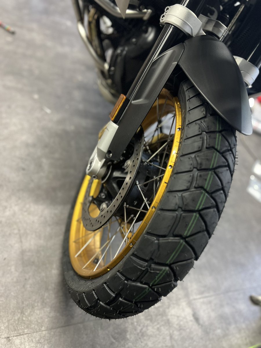 mcs_ride_on's tweet photo. GS1250
FRタイヤ交換✨️
ミシュラン アナキー✨️
何処でも行けちゃいそうな感じかアドベンチャーならではですよね😆
御依頼ありがとうございます✨️
#BMW
#gs1250
#ミシュラン
#アナキー
#タイヤ交換
#ライドオン https://t.co/hd8sXGqkiH