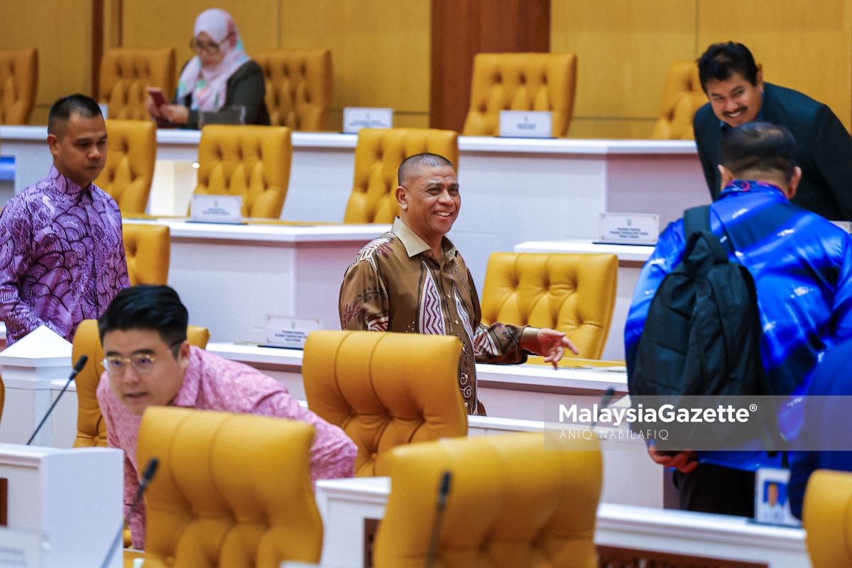 MalaysiaGazette's tweet photo. Menteri Besar Perak, Datuk Seri Saarani Mohamad hadir pada hari terakhir Mesyuarat Pertama, Tahun Kedua, Persidangan Dewan Undangan Negeri ke-15 Perak di Bangunan Perak Darul Ridzuan, hari ini.
Foto: ANIQ NABILAFIQ ANUAR
#malaysiagazetteperak #mgperak #dunperak https://t.co/GM2aXY9ikx