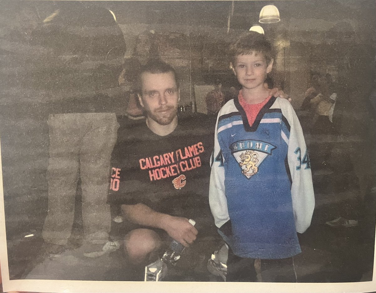What are the chances we can re-create this photo 20 years later…? 👀<a href="/NHLFlames/">Calgary Flames</a> <a href="/FlamesNation/">FlamesNation</a> <a href="/NHL/">NHL</a> #kipper