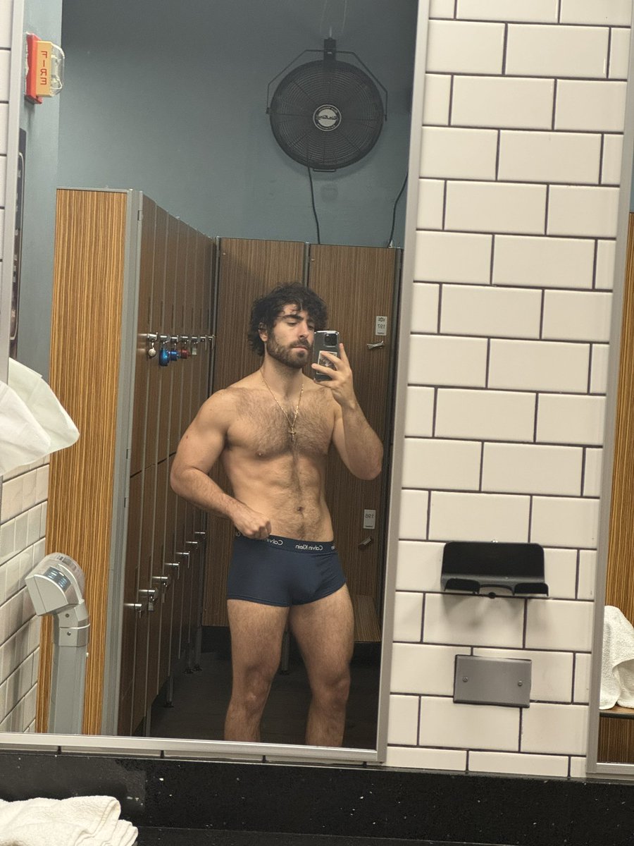 TaveiraMike's tweet photo. POV: you hooked up with your straight best friend who you’re in love with and he left his underwear 

https://t.co/ovmYT6Mamx https://t.co/hSJ6IZFn7n
