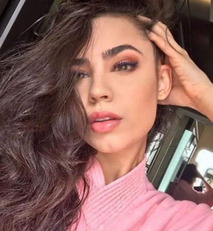 sofiscarsons's tweet image. a conta:                                    a dona: