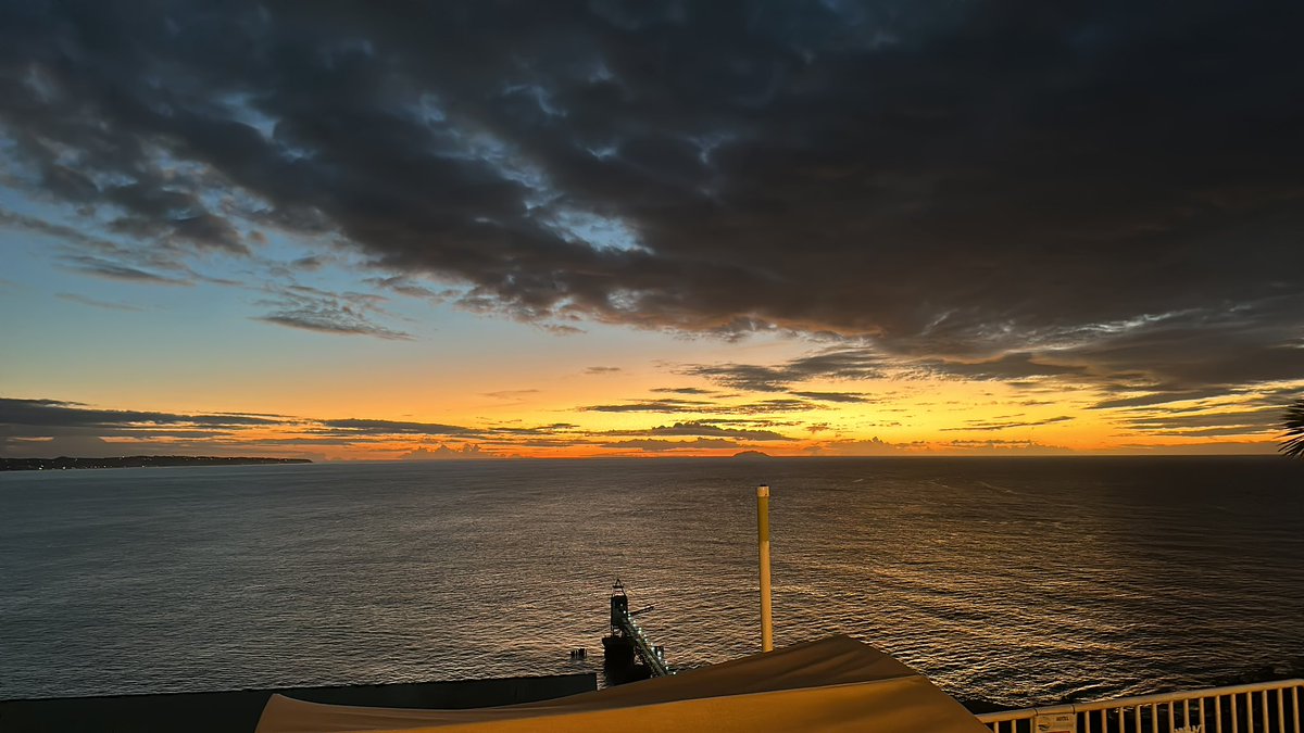 Im_eduuu's tweet photo. Con estos atardeceres trabajo feliz!!! #Latepost https://t.co/HEFGYBdVKD