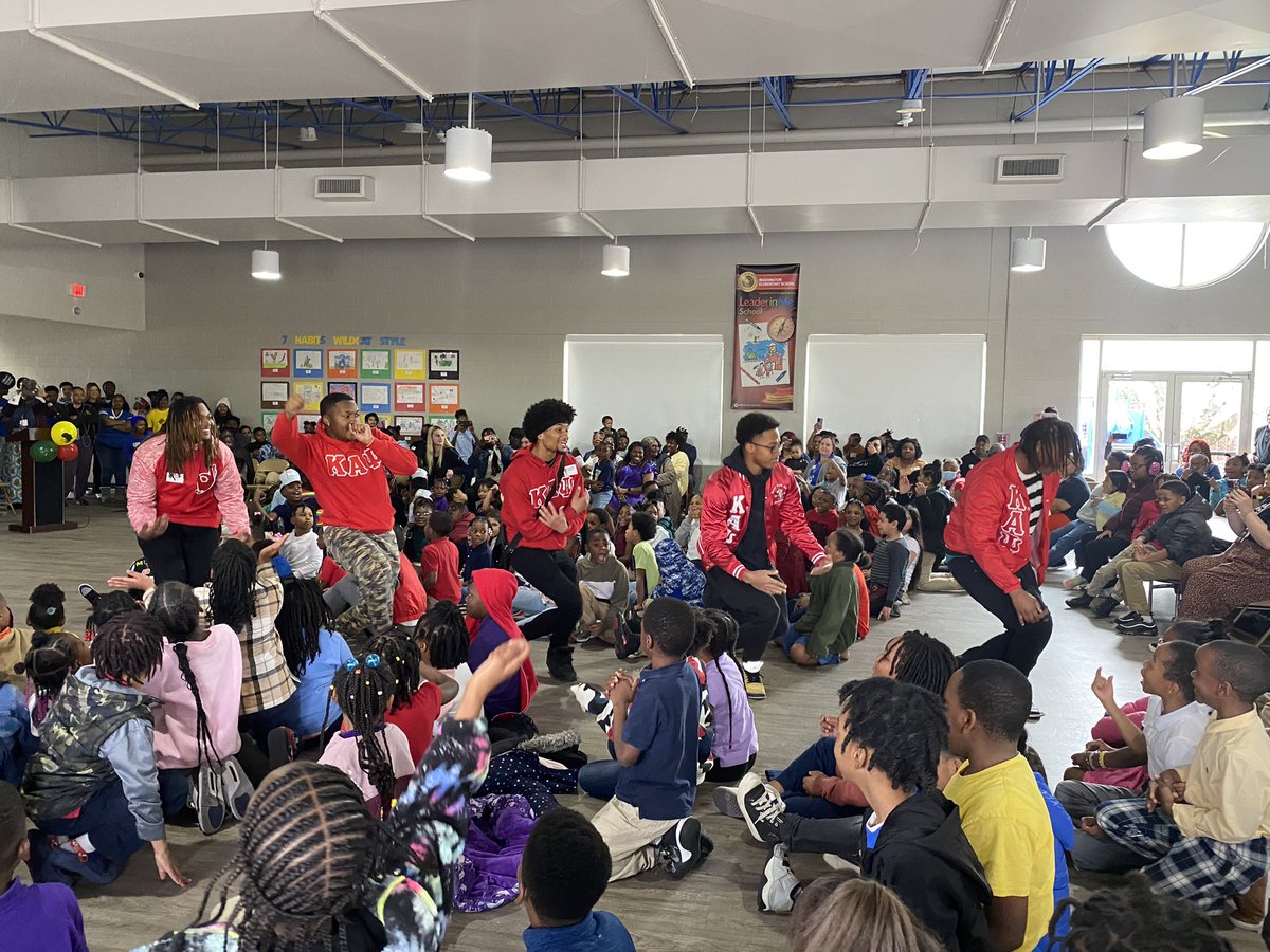 CWsteam_LRSD's tweet photo. We appreciate our guest performers today during our Black History Month Program!  Our very own music teacher, Ms. Alford, joined her sorority to perform for our students! #greathappenshere @lrsd @DrJermallWright https://t.co/68fvtAfAYY