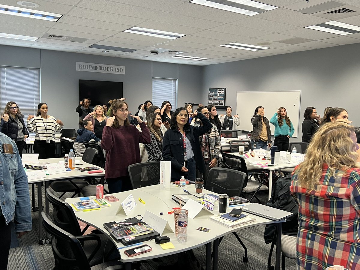 ChristineMuck's tweet photo. So fortunate to have the @adrianmendozaed in @RoundRockISD today! “If students don’t verbalize; students don’t internalize.” Students need opportunities to speak, listen, read, & write in math using academic language. #emergentbilingualprograms @Seidlitz_Ed https://t.co/XHdBBdieT0