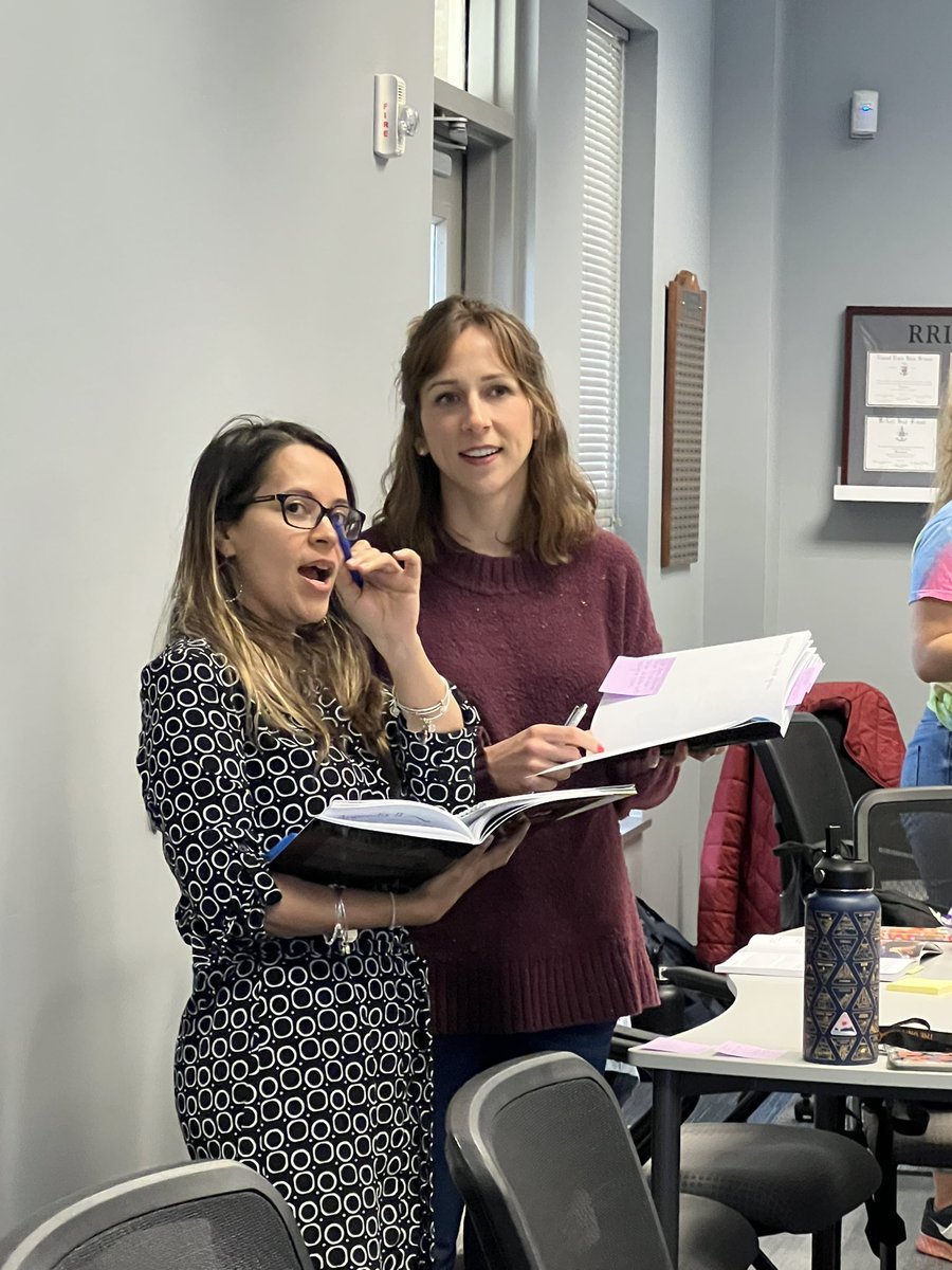 ChristineMuck's tweet photo. So fortunate to have the @adrianmendozaed in @RoundRockISD today! “If students don’t verbalize; students don’t internalize.” Students need opportunities to speak, listen, read, & write in math using academic language. #emergentbilingualprograms @Seidlitz_Ed https://t.co/XHdBBdieT0