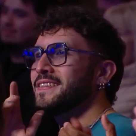 CrisLopezOfici's tweet photo. Quedate con alguien que te mire como

Edo a Lucho Miranda 

#Vina2024 https://t.co/j7CPp1Qtjt