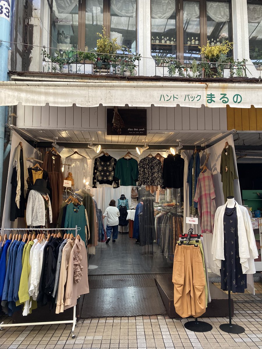 nahabw8k's tweet photo. #イロトリドリ展 近くのお店にも貼って頂きました。
#じーさーかす #coconami #deeteesud いつもありがとうございます! https://t.co/T7PybTFJoN
