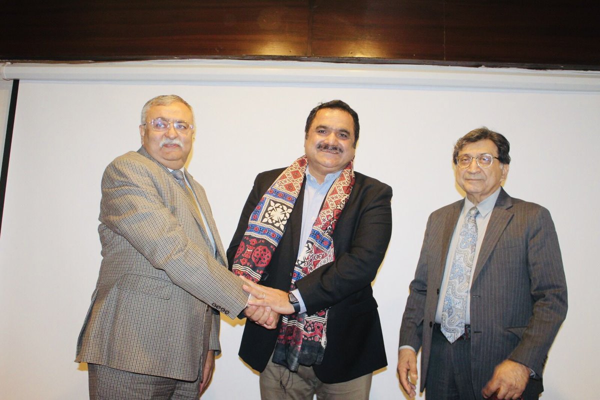 A wonderful career counseling session in Indus Medical College Tando Mohd Khan, Delivered a speech to charged crowd of TMK students. It was honor for me to address such a great session. Thanks to worthy CEO Saeen IQBAL Memon, worthy VC feroz Memon and Dr Zaman Baloch for great