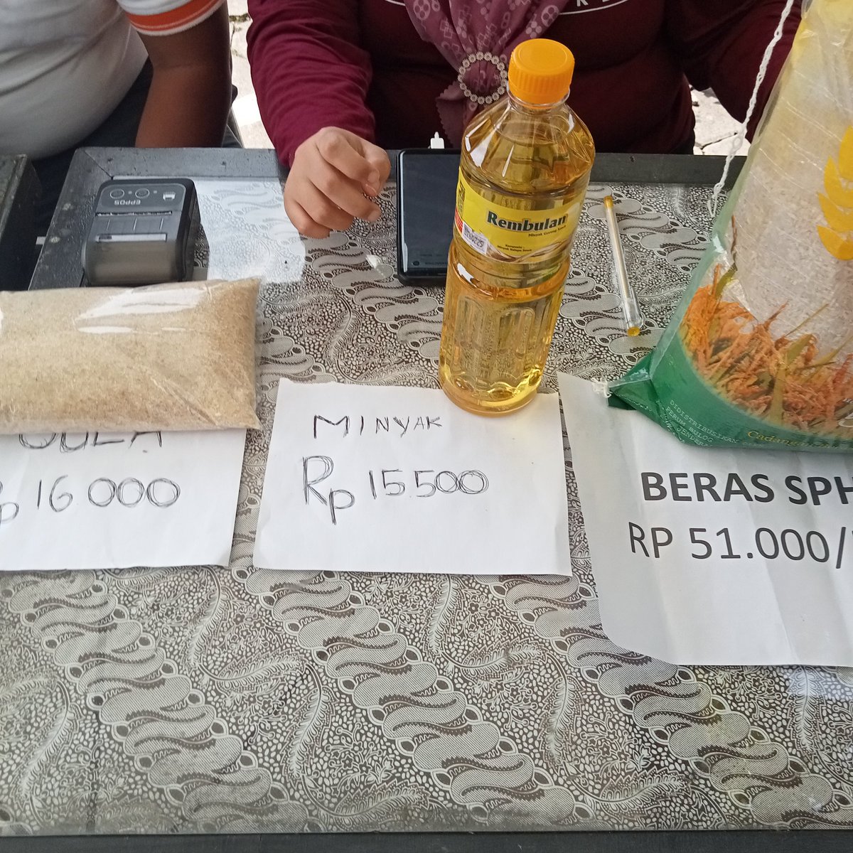 dokar_cimahi's tweet photo. Bismillaah
Operasi pasar di kantor Kecamatan Junrejo, Kota Batu, Jawa Timur. (29/2/24) https://t.co/HG2agZ5qVe