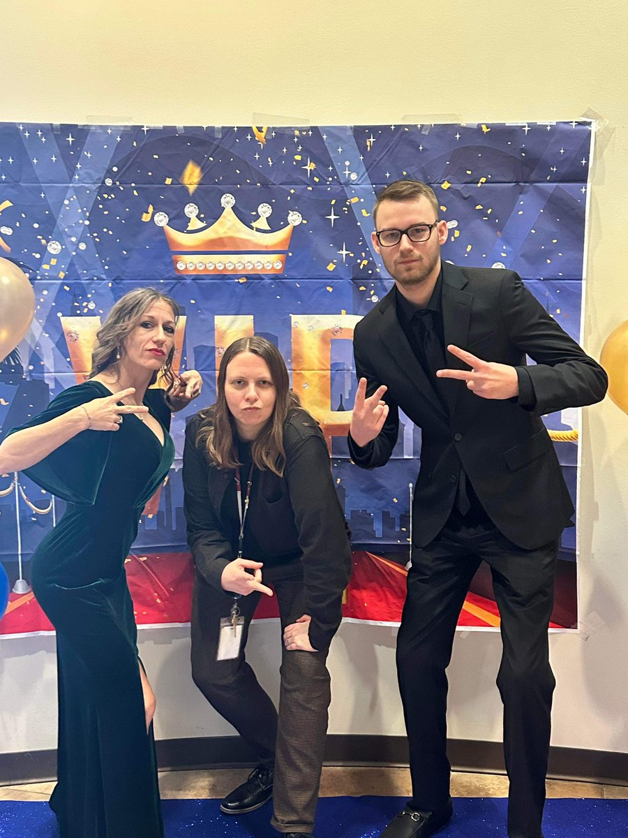 New album dropping. ✌🏻<a href="/LMSellers1109/">Leslie Sellers</a> <a href="/VeronicaL2786/">Veronica Lynn</a> @mbcgoodstuff #VIPs #EvvElite #LifeAtATT #EAW24 #MBCGoodStuff