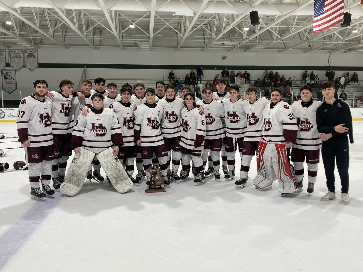 MHSAA REGIONAL CHAMPIONS! Cubs defeat Livonia 5-1 tonight with goals scored by Carter Cate (3), Aidan Charron (1), and Thomas Angell (1). Next game Saturday at Allen Park. State Quarter-Finals on tap. Congratulations and let’s go Cubs! #UofDJesuit #UofDJesuitHockey @udjhockey