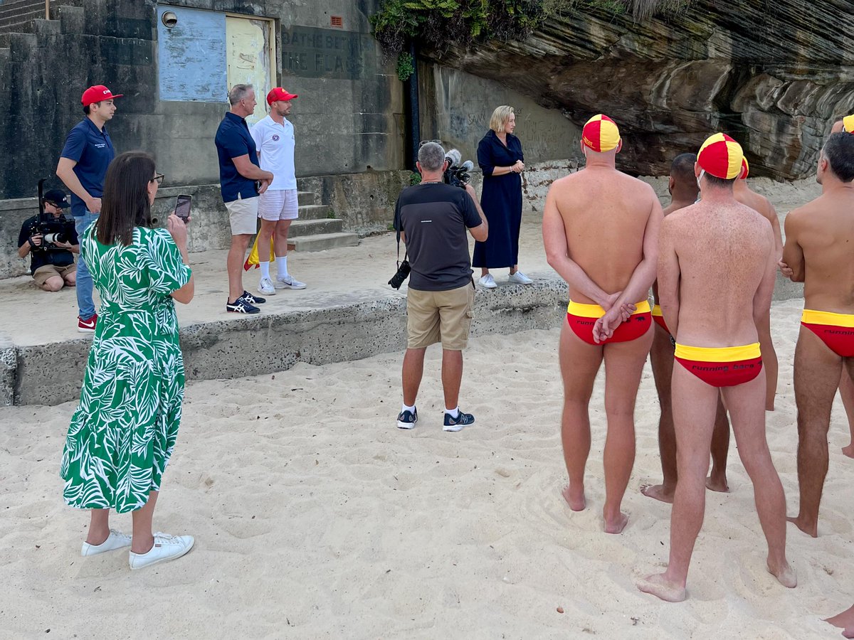 #LWP // Last night the team with #lifesaverswithpride held their final dress rehearsal ahead of Saturday night's Mardi Gras parade. Huge thanks to Dr @MarjorieSONeill for coming down for a sneak peak of the routine, and for her continual support of Surf Life Saving.