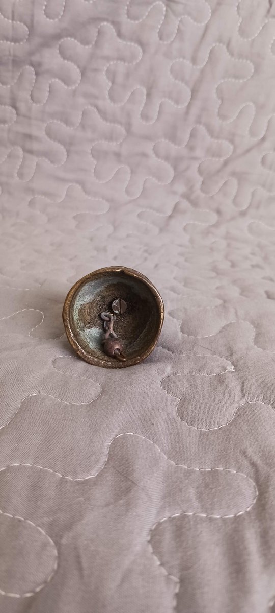 ForgottenKeepS's tweet photo. Vintage Brass Bell Welsh Lady https://t.co/lQci6grhPX #bronze #vintagebrassbell #antiquebrassbell #brassbell #welshwoman #welshwomanbell #brasswelshwoman #welshlady #brasswelshlady #antiquebell #parlorbell #handbell #solidbrass #collectablebell https://t.co/lIvkdLYuie