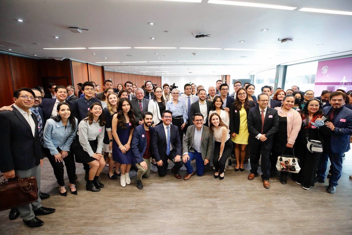 Hoy se realizó el Panel Derecho al futuro en el Senado de la República, donde se presentó el Pacto por el D. al Futuro, con el que buscaremos a los candidatos A LAS CÁMARAS, para que se comprometan con una agenda por la Dignidad de la persona, la vida y el futuro de TODOS.