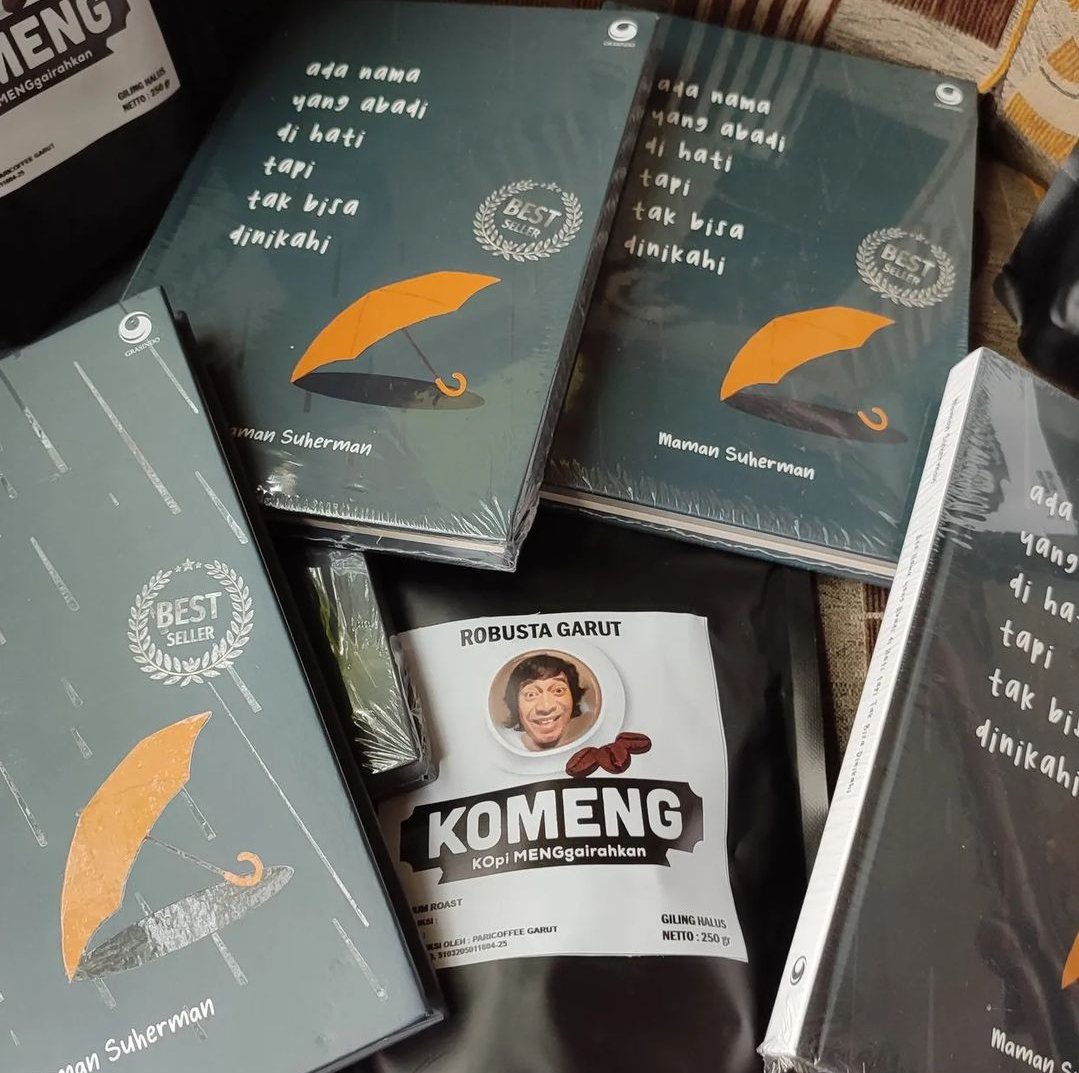 maman1965's tweet photo. #GiveAwayBukuKopi lagi yuk, dari saya dan @JNE_ID . Masih untuk 10 pemenang, dan masing-masing akan mendapatkan 1 buku saya + Kopi Komeng.

Siapakah komika idolamu? Dan, apa alasannya? https://t.co/2T0D48cRPp
