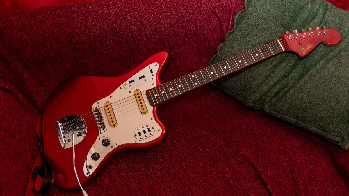 #自慢の赤いギターを晒せ

Fender Custom Shop - 1959 Jazzmaster Journeyman Relic(Fiesta Red)
Fender Japan - Jaguar E Serial(Candy Apple Red)