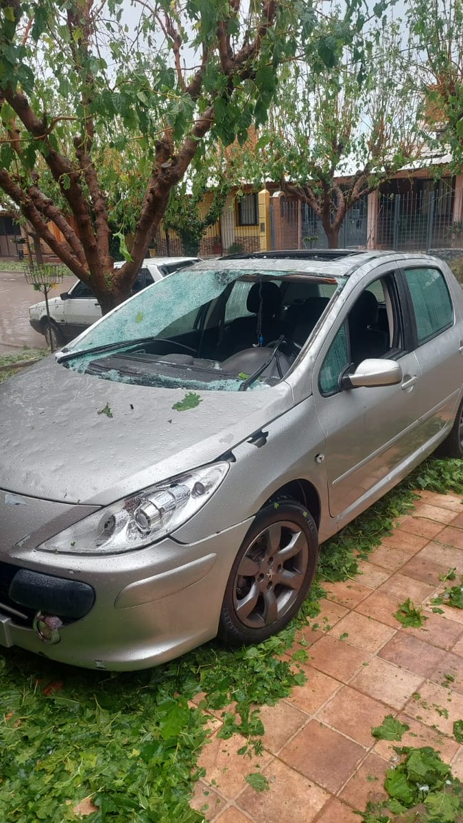 mnvadillo's tweet photo. La lucha antigranizo #AEMSA es una caja política donde se llevan miles de millones para un grupo de directivos testaferros y proveedores. El Este sigue castigado con la piedra y contaminación del suelo y el secano sin lluvias. https://t.co/m6CcXRK6F0